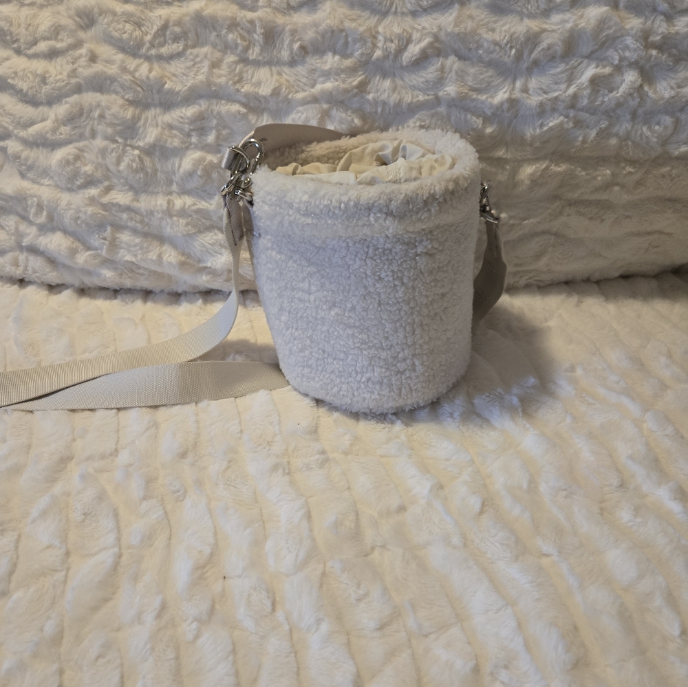 Lululemon bucket bag